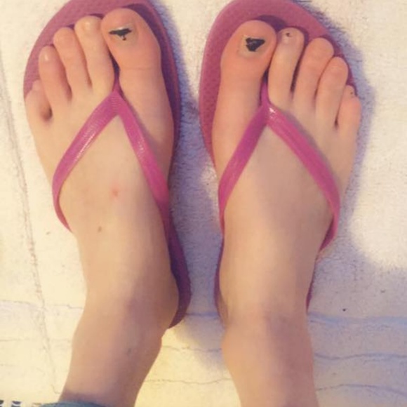 Women's worn pink flip flops, sz 8 - Picture 5 of 6